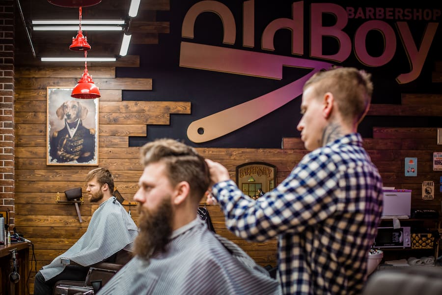 «Опаску» можно увидеть и в логотипе OldBoy Barbershop