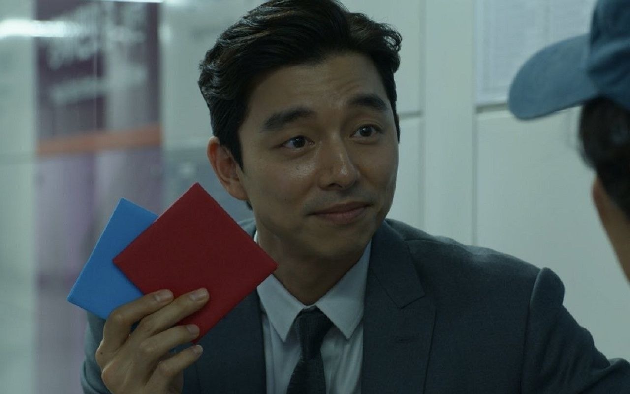 Но поклонники южнокорейского кино сразу узнали исполнителя главной роли в триллере «Поезд в Пусан». Да, Кон Ю был приглашен в «Игру в кальмара» в качестве камео