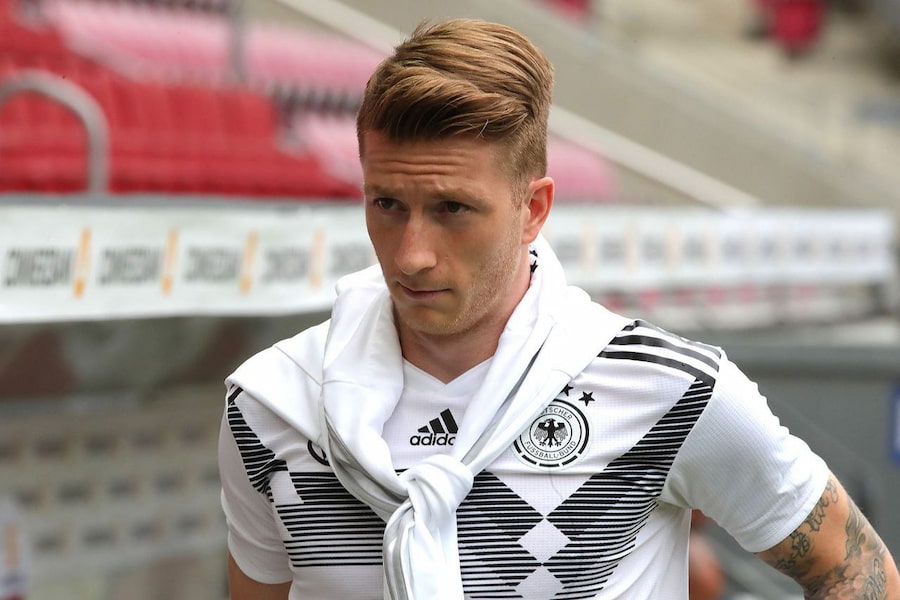 Футболист также играет за сборную Германии, однако из-за травм ему пришлось отказаться от участия в Евро-2020